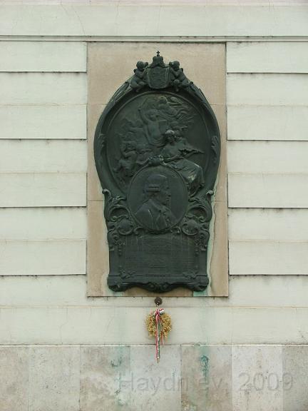 26Fertőd-Haydn_emléktáblak.JPG - Emléktábla a fertődi Muzsikaház falán.F: http://hu.wikipedia.org/wiki/Muzsikaház_(Fertőd)  - Szerző: Pintye Dávid, Győr