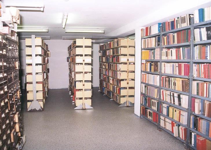 epulet19.jpg - Az ötszintes udvari raktárépület újonnan épült a felújított Pénzügyi Palota mellé az 1996 és 1997 között megvalósult beruházás során