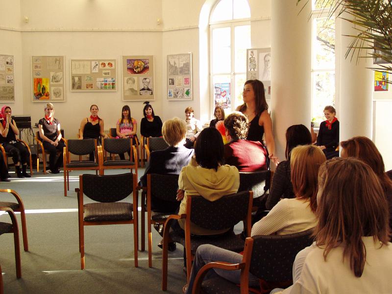 szig021.JPG - A Széchenyi István Gimnázium 11. c osztályának bemutatója