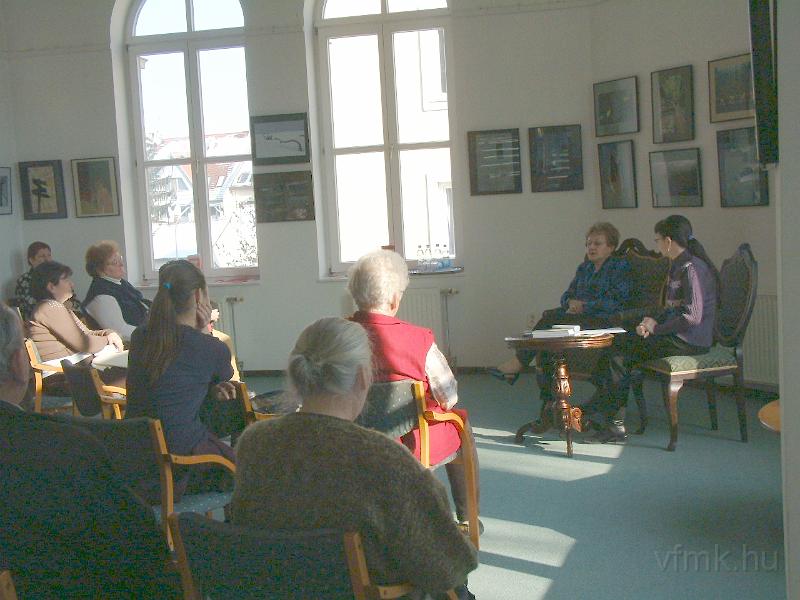 20090220_10.jpg - Az író-olvasó találkozó közönsége a Művészeti Szalonban.