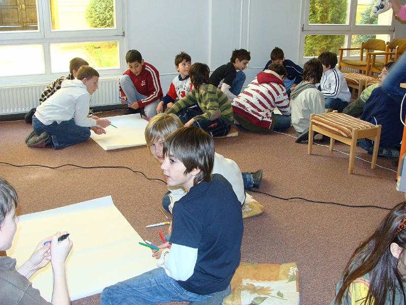 043_Kek_vonal_1.jpg - Mit jelent neked az internet? Rajzold le!