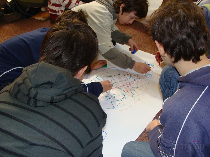 054a_Kek_vonal_1.jpg - Készül a mű...