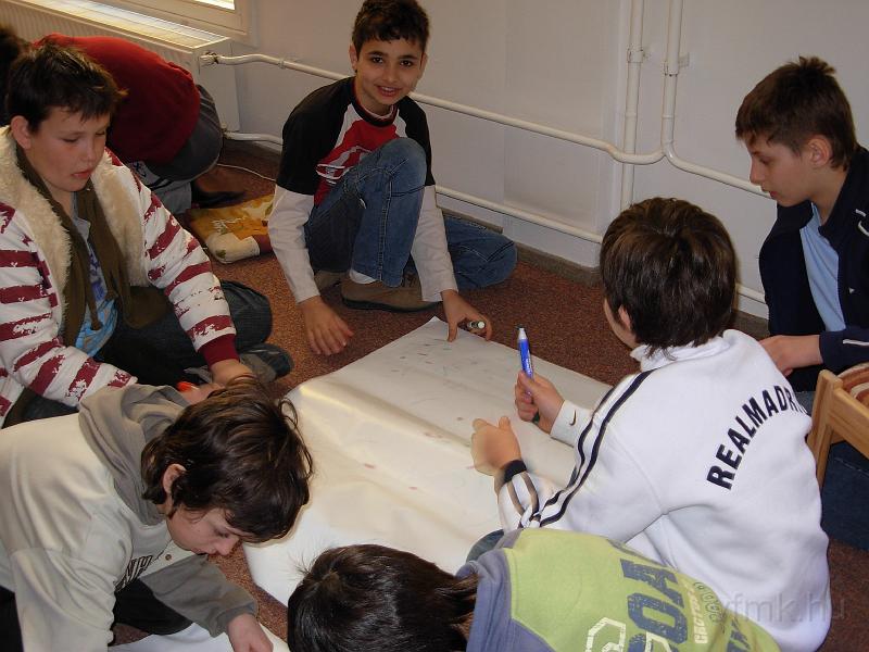 055a_Kek_vonal_1.JPG - Mit jelent az internet? Gondolkodjunk, mit is rajzoljunk!