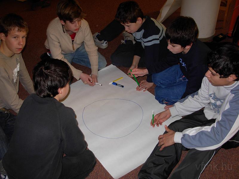066a_Kek_vonal_2.JPG - Mit jelent az internet? Gondolkozzunk! - Mit rajzoljunk?