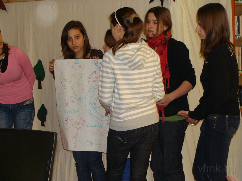 074c_Kek_vonal_2.jpg - Mit jelent neked az internet? Mutasd be!