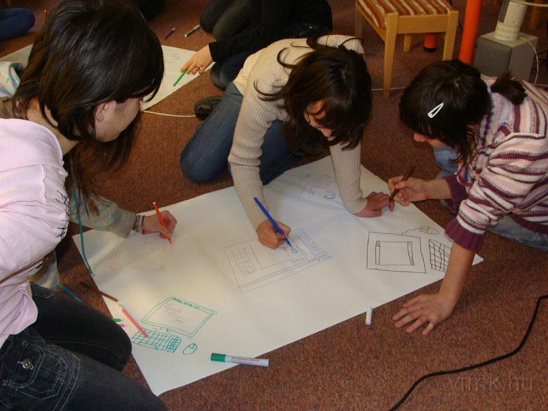 075b_Kek_vonal_2.jpg - Munka közben...