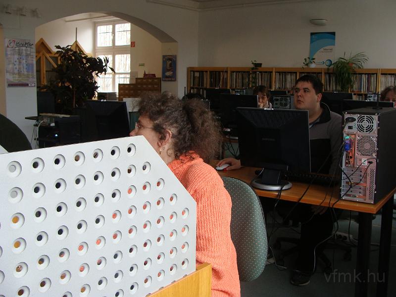 084_Prizma_klub.jpg - Az elektronikus ügyintézésről a Prizma klub tagjainak