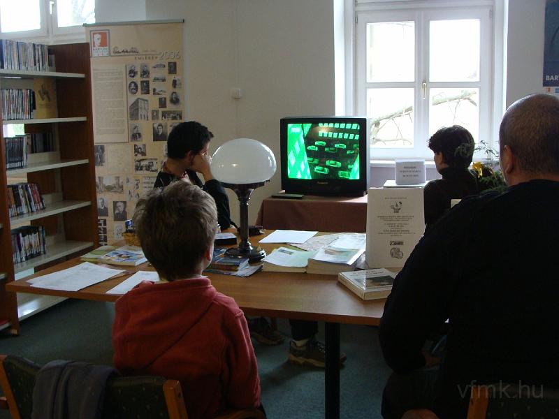 107_IP_teve.jpg - IP tévézünk míg a netre várunk