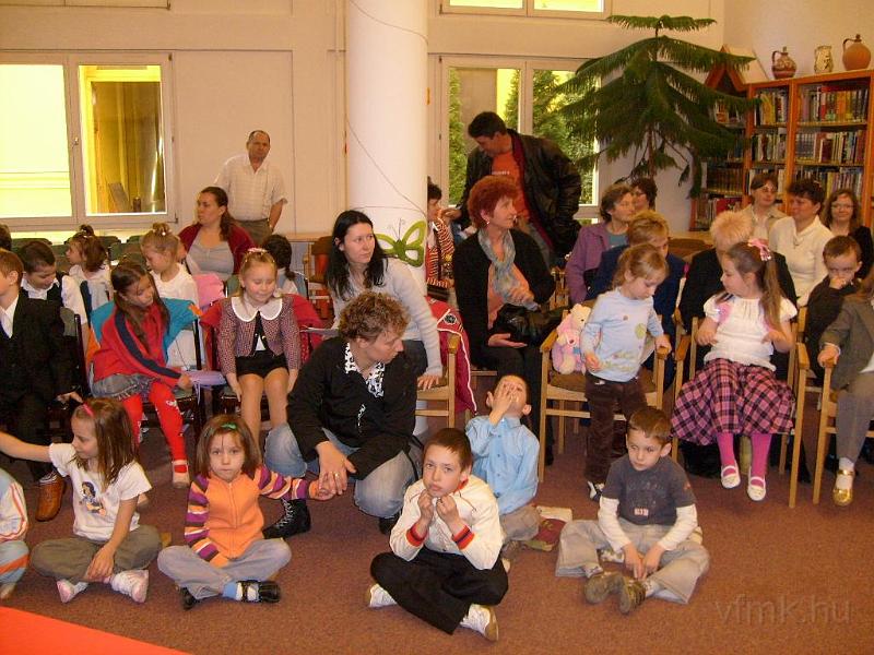 108_Gyerekkvt.JPG - Mikor kezdődik már? Mesenézés a Gyermekkönyvtárban