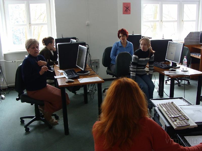 111_Tanfolyam_3.jpg - Az e-állampolgár ügyeivel ismerkedünk.