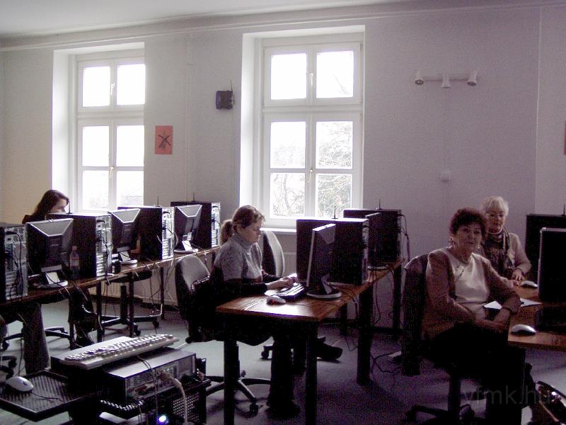 118_Tanfolyam_4.jpg - e-ügyintézés, e-banking és e-vásárlás. Mennyi e!