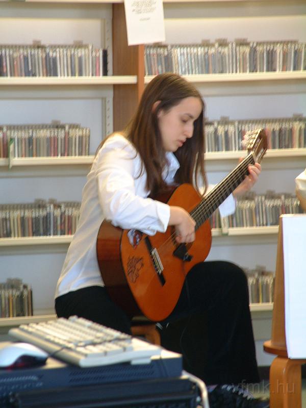 140_Hangverseny.jpg - Zeneiskolások zenélnek: Haydn és kora címmel