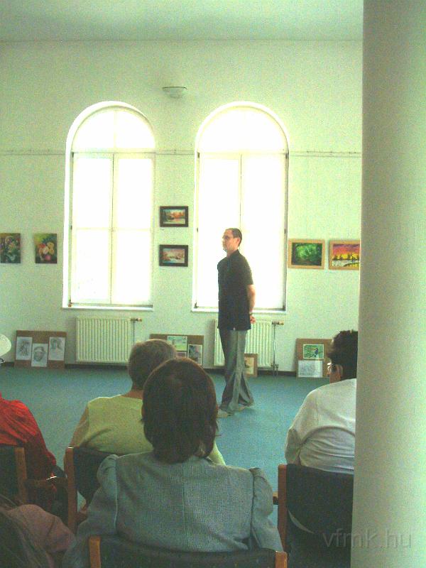 001.JPG - Kelemen Kata és Danyi Péter kiállításának megnyitója 2009. április 16-án a Prizma Klub és a Verseghy Ferenc Megyei Könyvtár és Művelődési Intézet szervezésében.