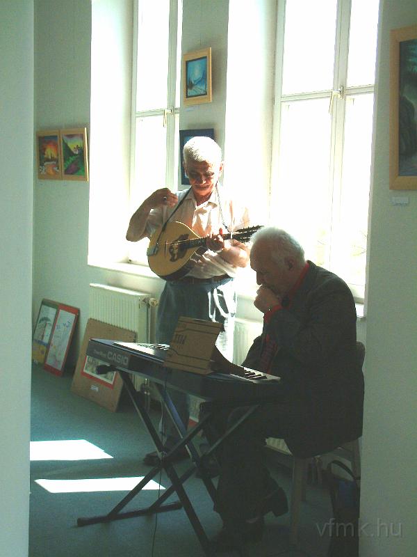 007.JPG - A megnyitón közreműködött a Prizma Duó.