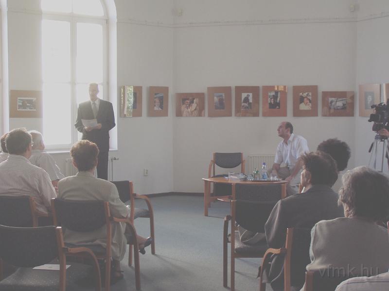 uk003.JPG - A könyvbemutatót Tatákts Béla, a könyvtár szakmai igazgatóhelyettese nyitotta meg.