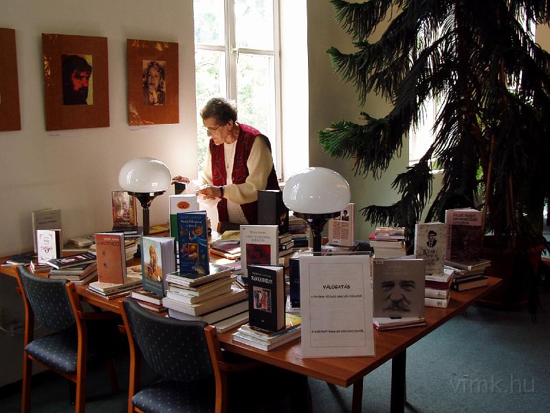 kcs019.JPG - Válogatás a fotókon megörökített alkotók munkáiból.